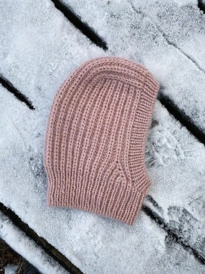 November Balaclava Mini til børn og baby af PetiteKnit, strikkeopskrift