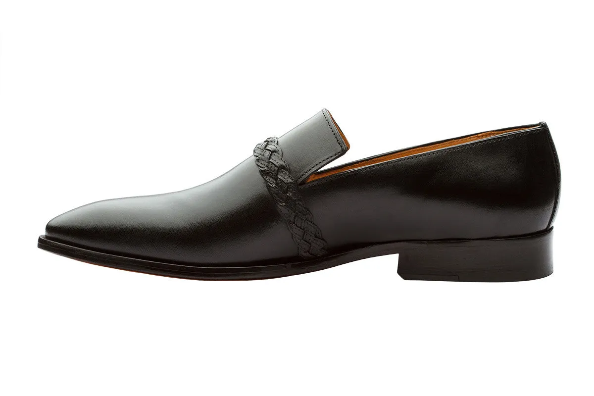 SLIP ON WITH PLEATED SADDLE - BLACK