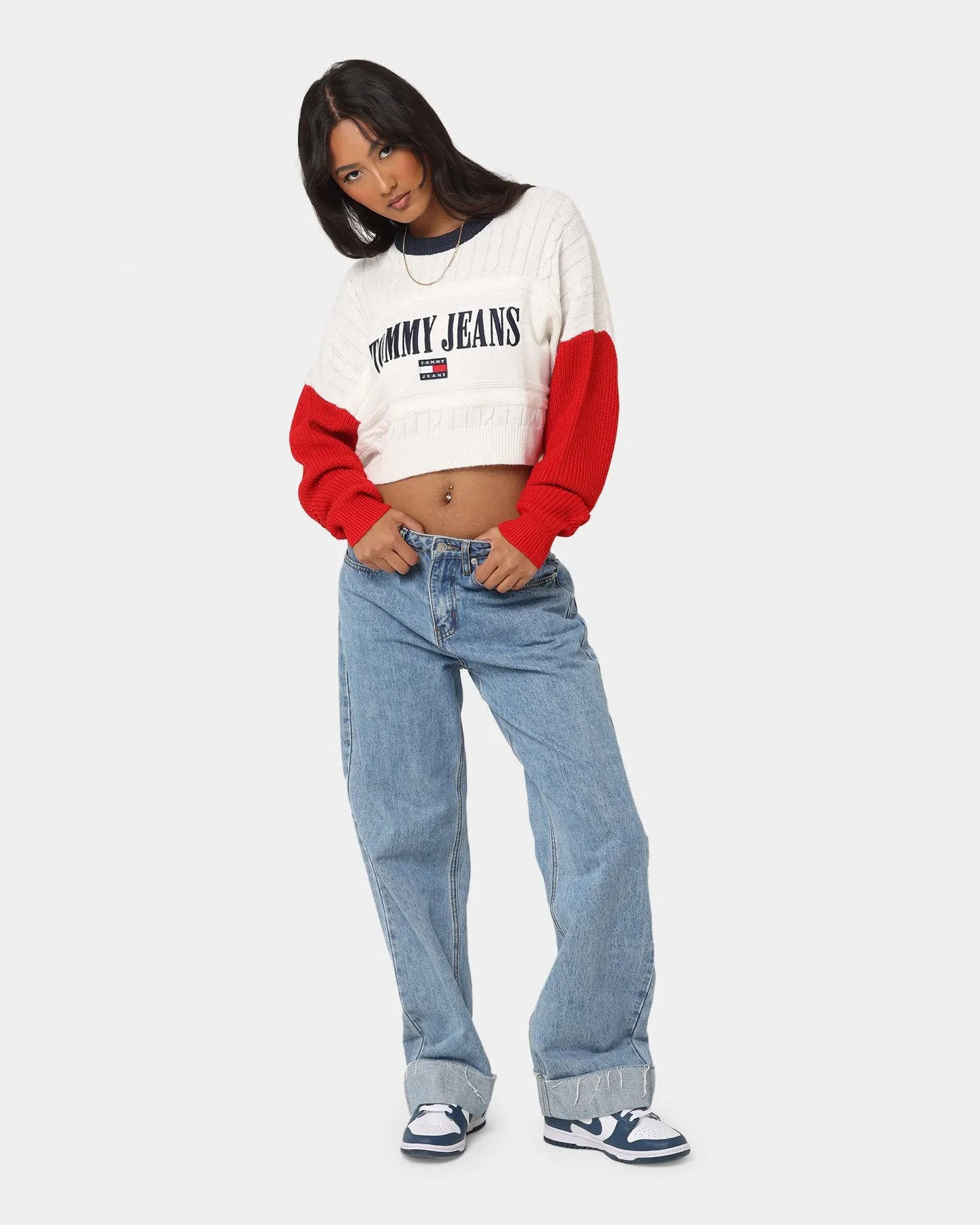 Tommy Jeans Women's TJW Relaxed Crop Archive Sweater Deep Crimson